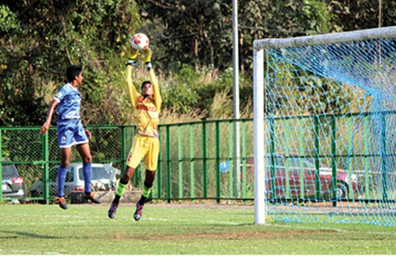 Dempo-SC-Beat-Salgaocar-FC-Finish-As-Undefeated-Champs01